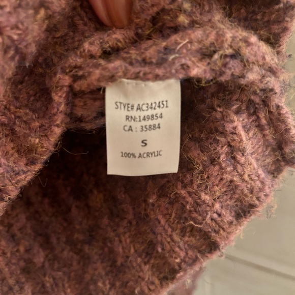 Small Sadie & Sage Chunky Knit Cropped Sweater - Picture 2 of 3